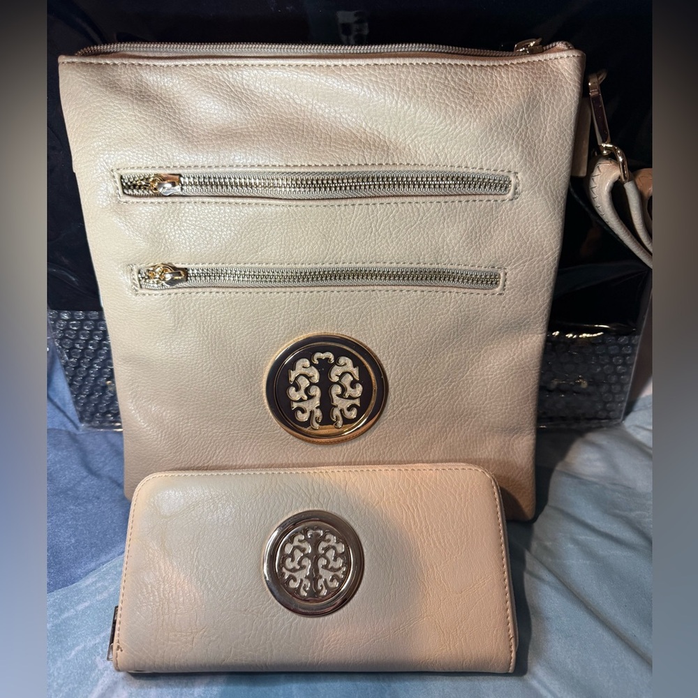 NWT 100% Vegan Leather 2pc Women’s Crossbody Bag with Matching Wristlet Wallet